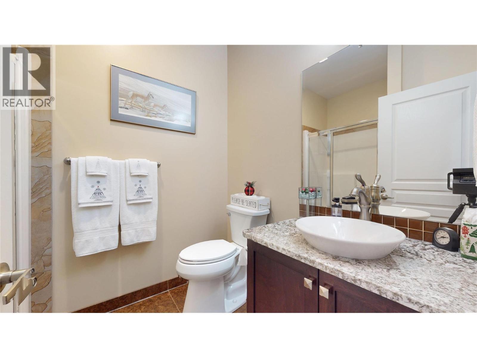 223 Boulder Creek, Cranbrook, BC - Indoor Photo Showing Bathroom