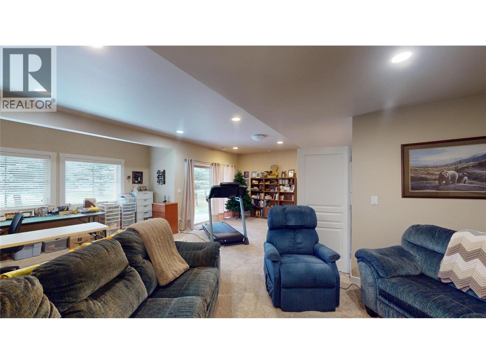 223 Boulder Creek, Cranbrook, BC - Indoor Photo Showing Living Room