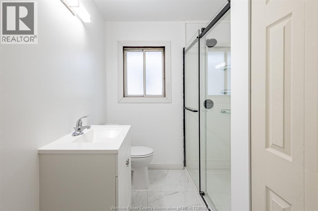 2941 Donnelly Street Unit# Main, Windsor, ON - Indoor Photo Showing Bathroom