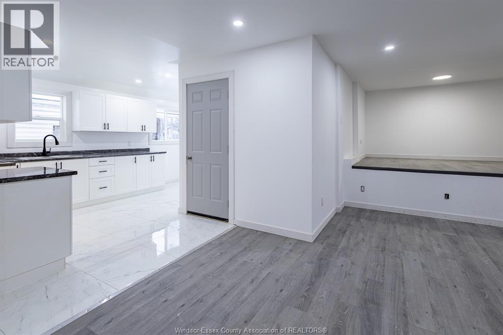 2941 Donnelly Street Unit# Main, Windsor, ON - Indoor Photo Showing Kitchen