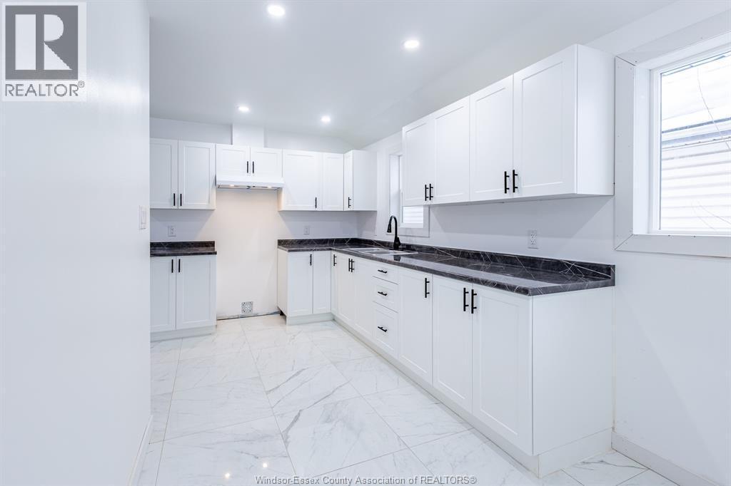 2941 Donnelly Street Unit# Main, Windsor, ON - Indoor Photo Showing Kitchen