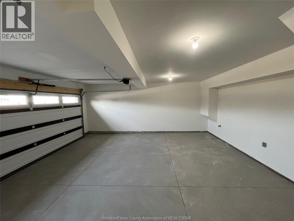 108 Jones Street, Essex, ON - Indoor Photo Showing Garage