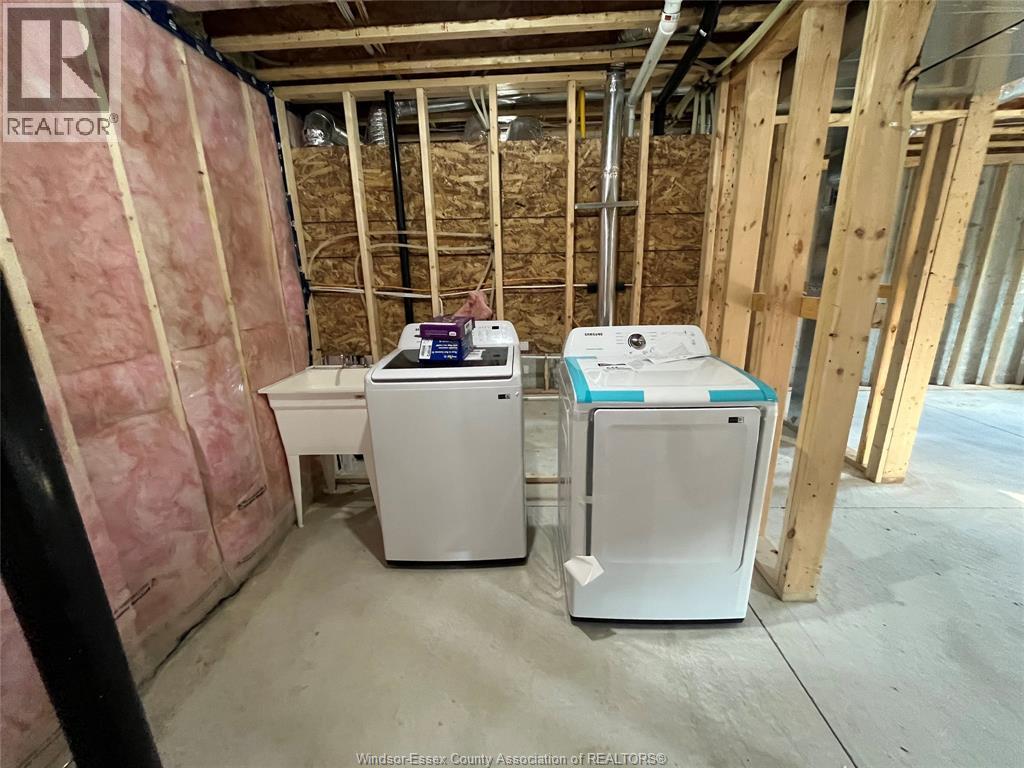 108 Jones Street, Essex, ON - Indoor Photo Showing Laundry Room