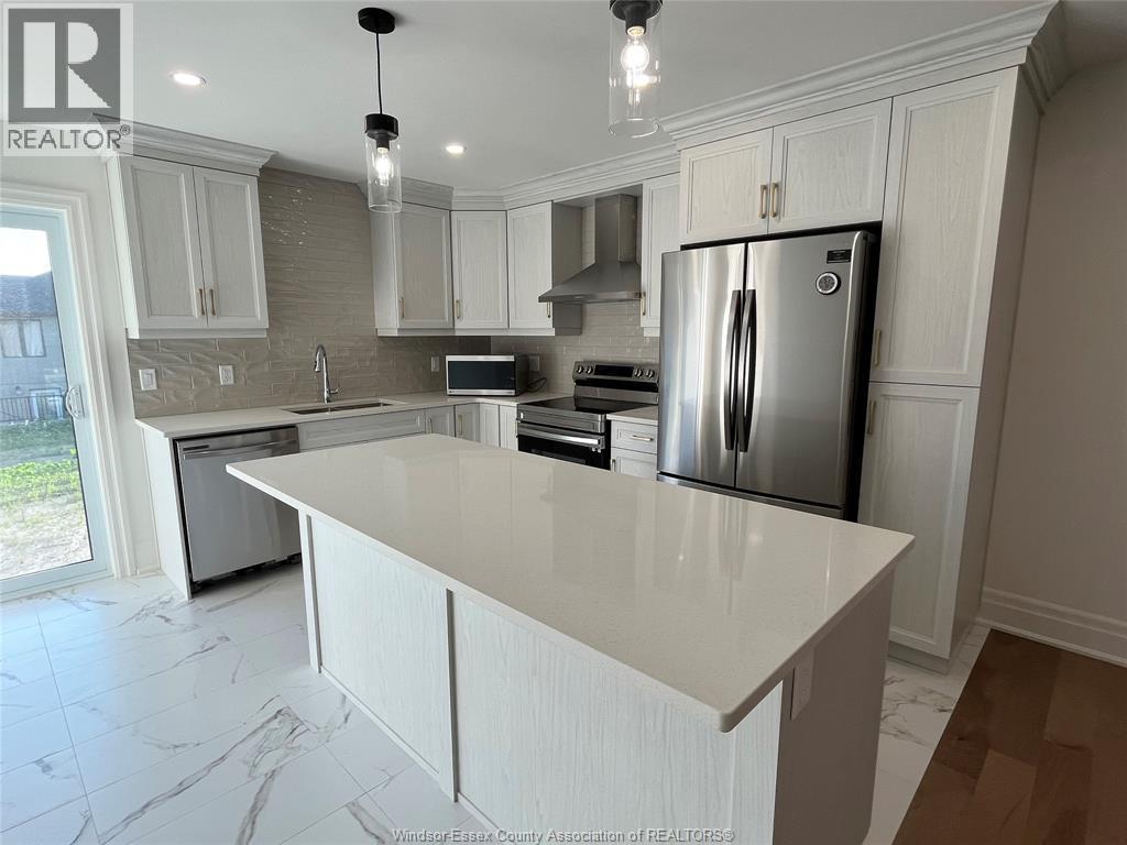 108 Jones Street, Essex, ON - Indoor Photo Showing Kitchen With Stainless Steel Kitchen With Upgraded Kitchen