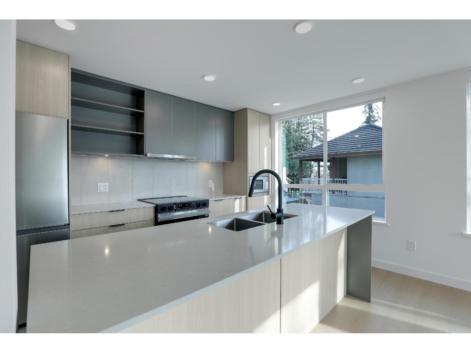 Th4 9456 134 Street, Surrey, BC - Indoor Photo Showing Kitchen With Double Sink With Upgraded Kitchen