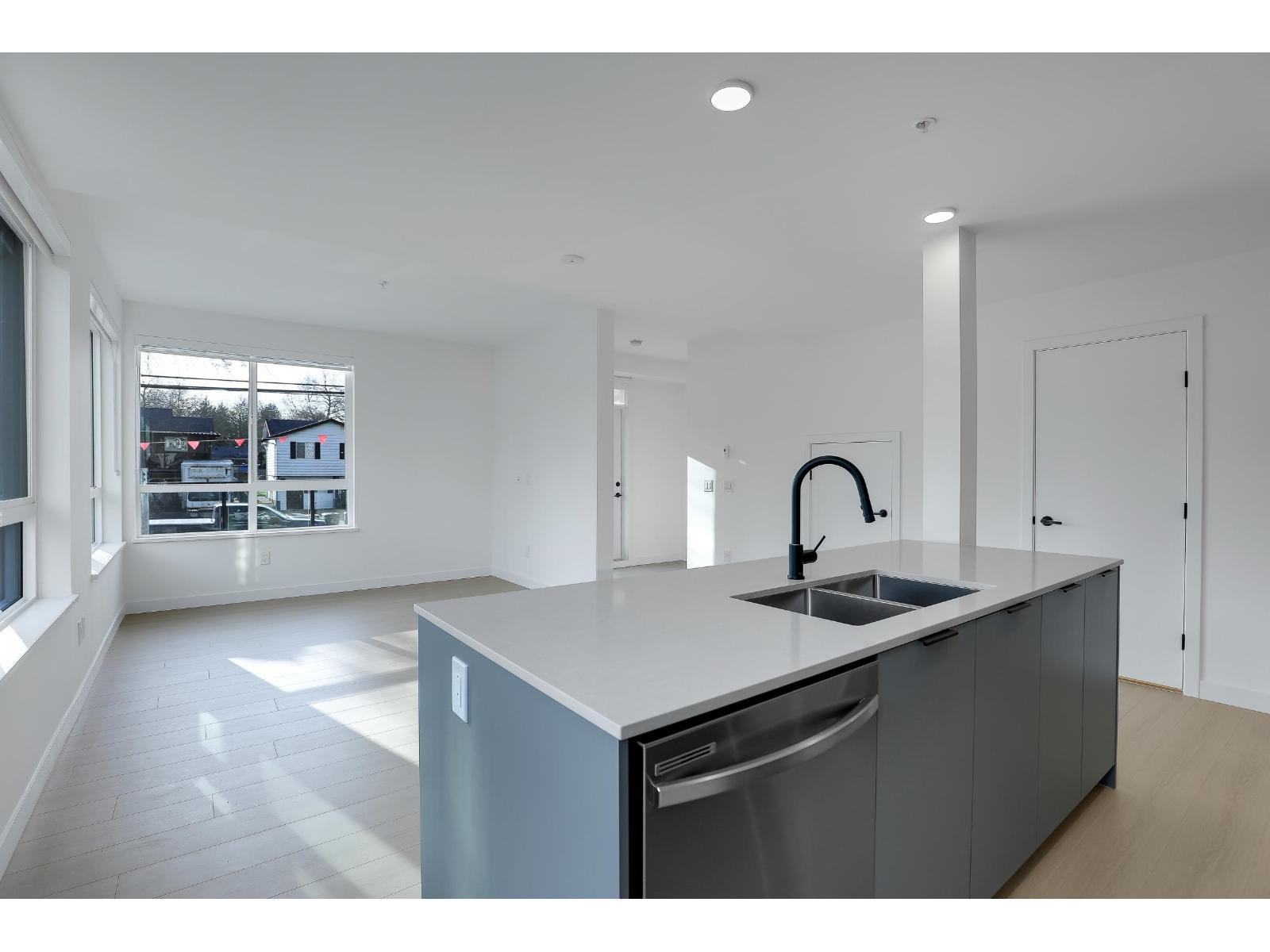 Th4 9456 134 Street, Surrey, BC - Indoor Photo Showing Kitchen With Double Sink