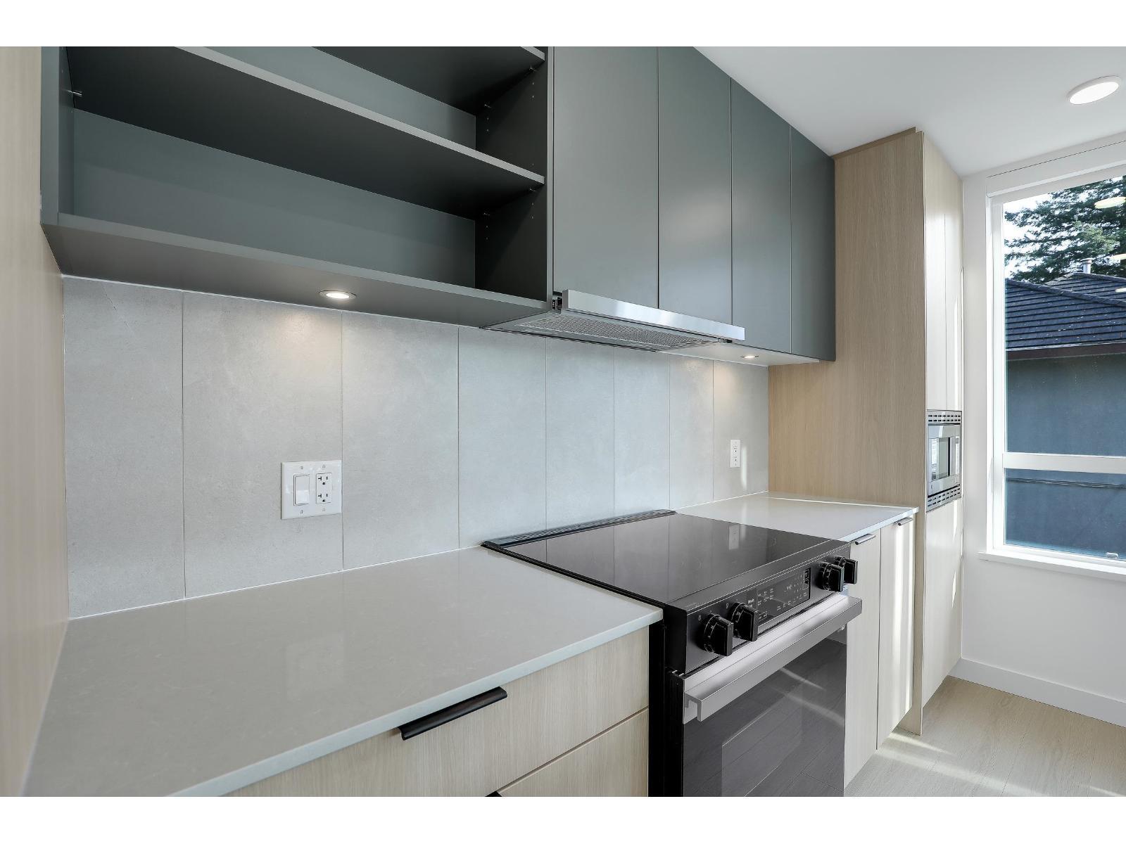 Th4 9456 134 Street, Surrey, BC - Indoor Photo Showing Kitchen