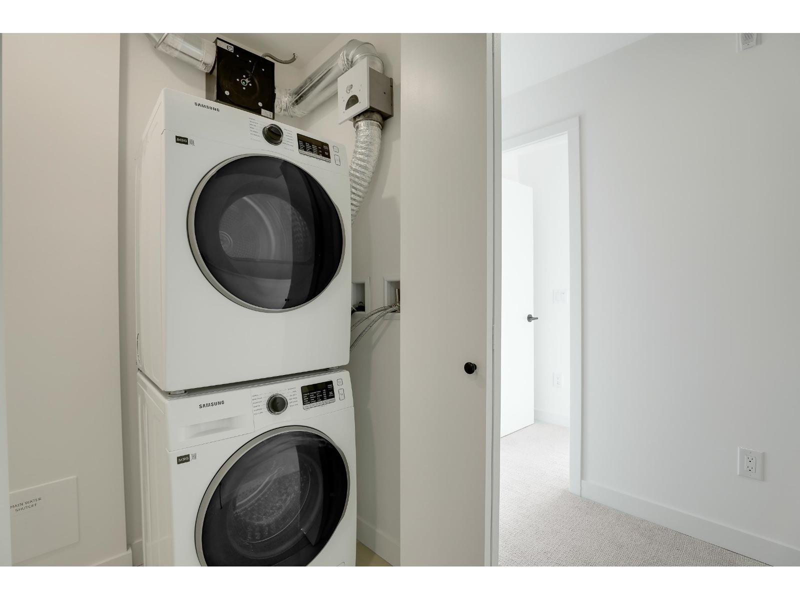 Th4 9456 134 Street, Surrey, BC - Indoor Photo Showing Laundry Room