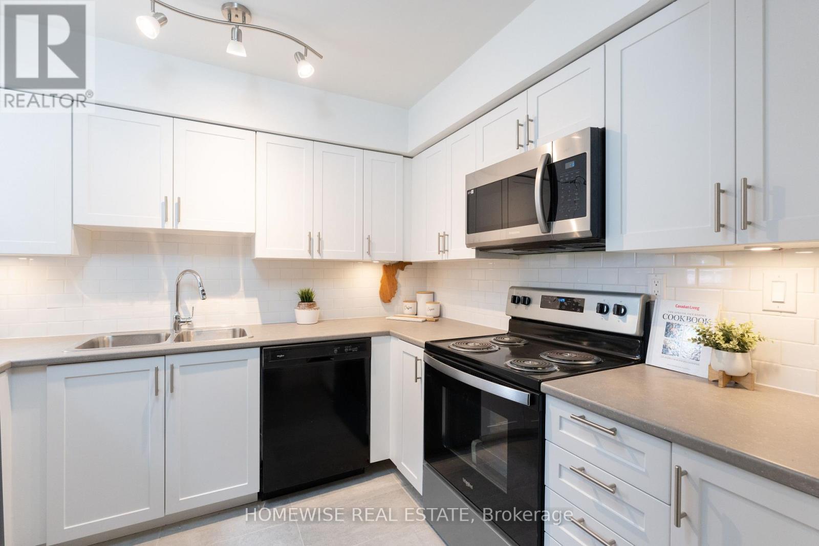 D6 - 240 Ormond Drive, Oshawa, ON - Indoor Photo Showing Kitchen With Double Sink