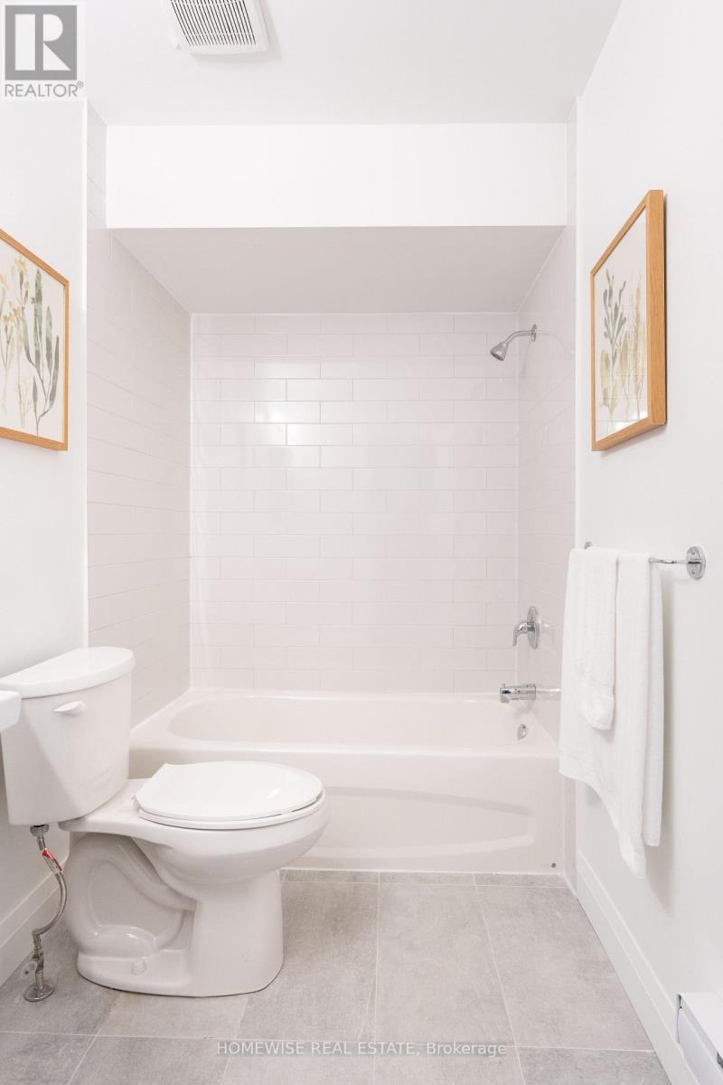 D6 - 240 Ormond Drive, Oshawa, ON - Indoor Photo Showing Bathroom