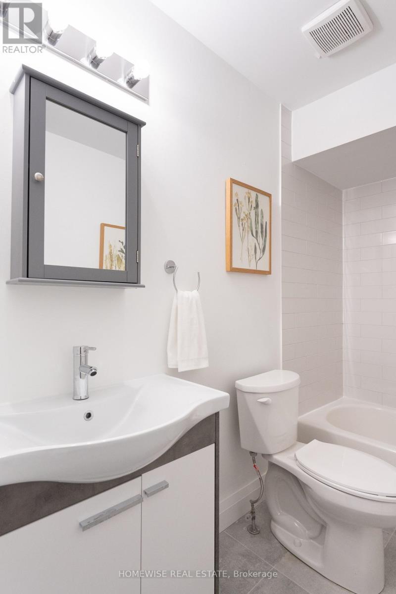 D6 - 240 Ormond Drive, Oshawa, ON - Indoor Photo Showing Bathroom