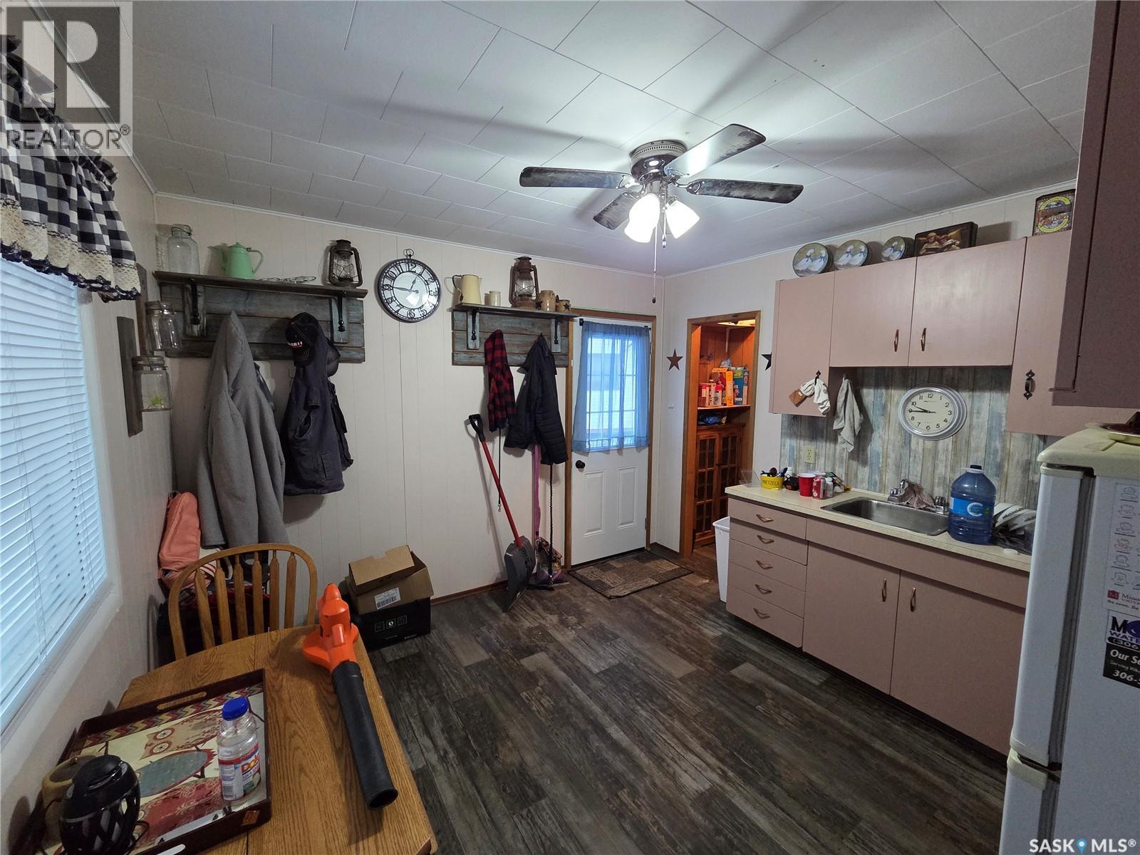 697 8Th Street, White Bear Ir 70, SK - Indoor