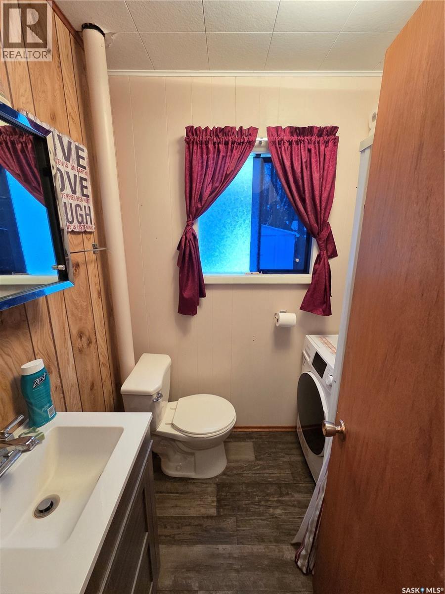 697 8Th Street, White Bear Ir 70, SK - Indoor Photo Showing Bathroom