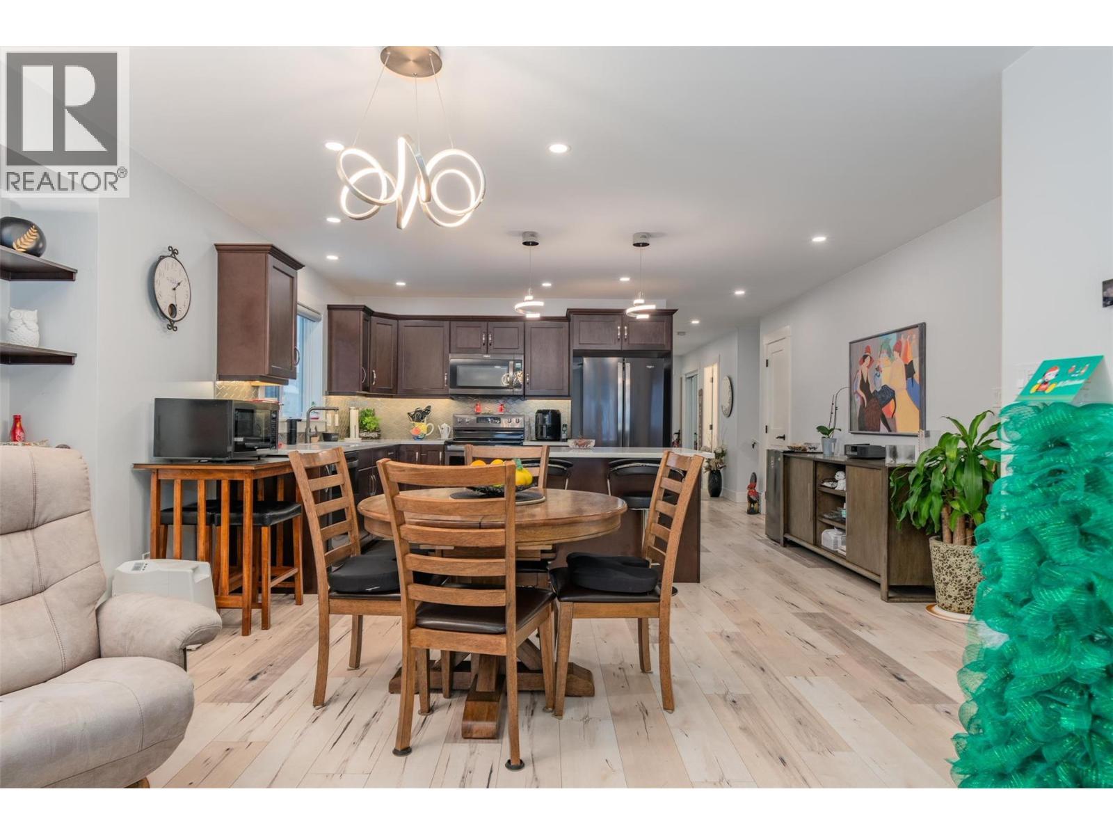 105 Mountainside Drive, Fruitvale, BC - Indoor