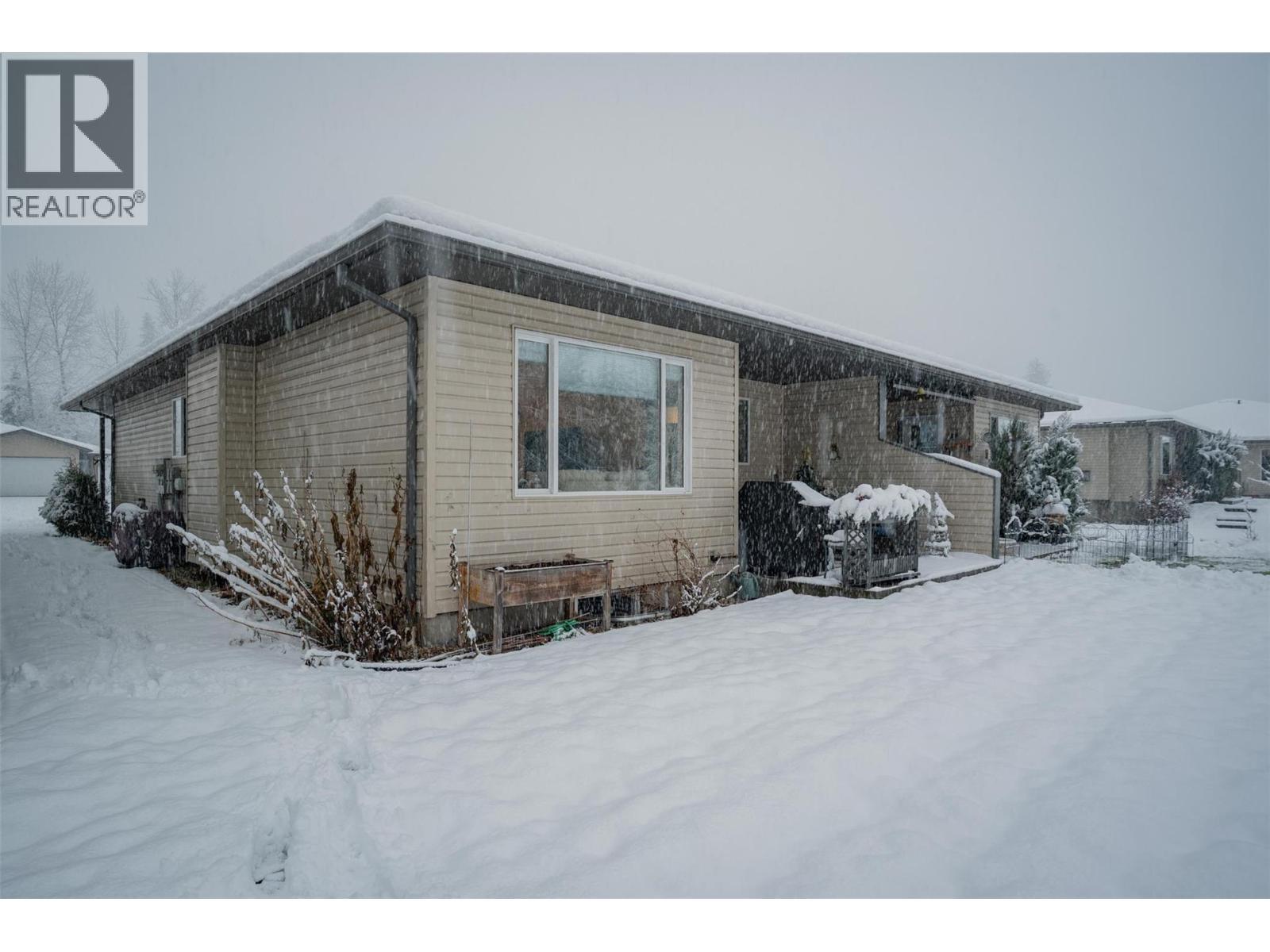 105 Mountainside Drive, Fruitvale, BC - Outdoor