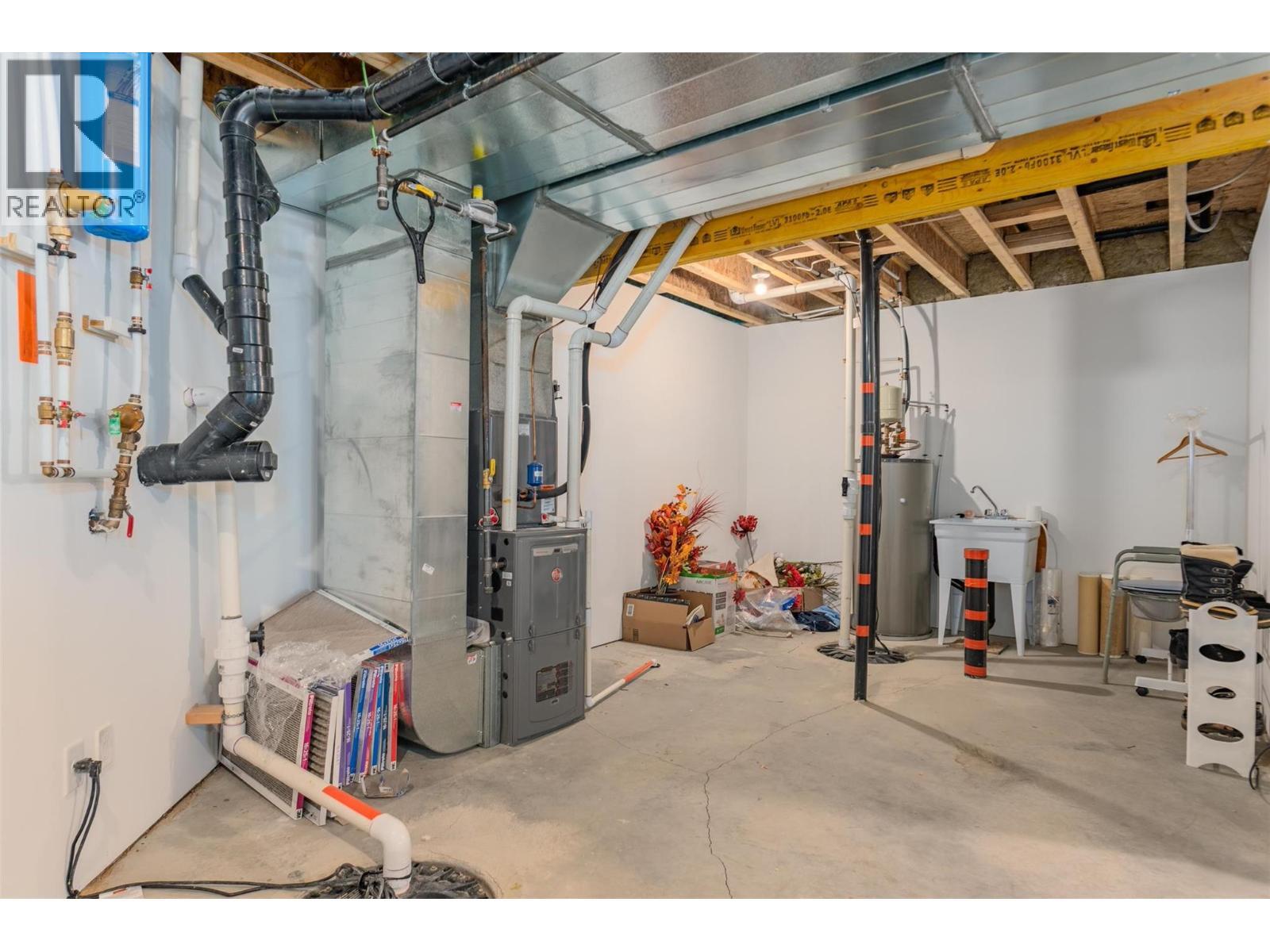 105 Mountainside Drive, Fruitvale, BC - Indoor Photo Showing Basement