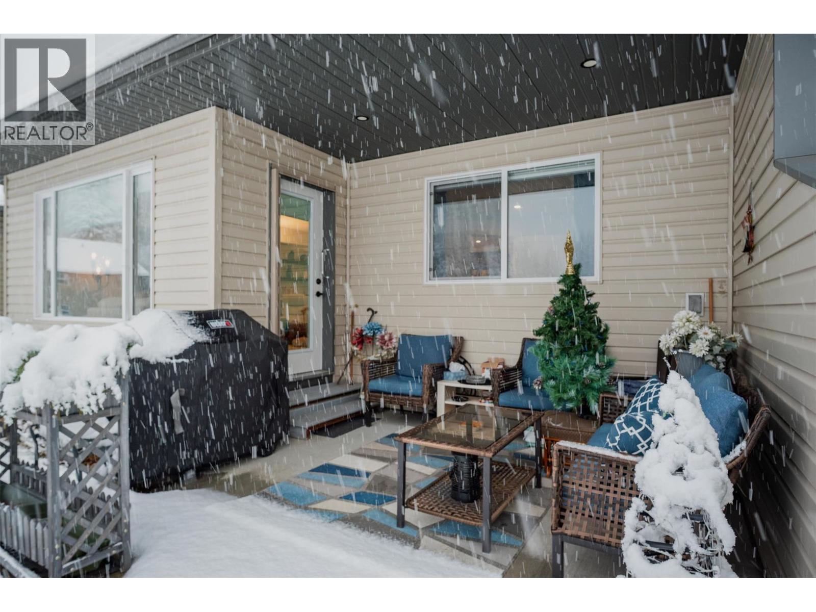 105 Mountainside Drive, Fruitvale, BC - Outdoor With Exterior