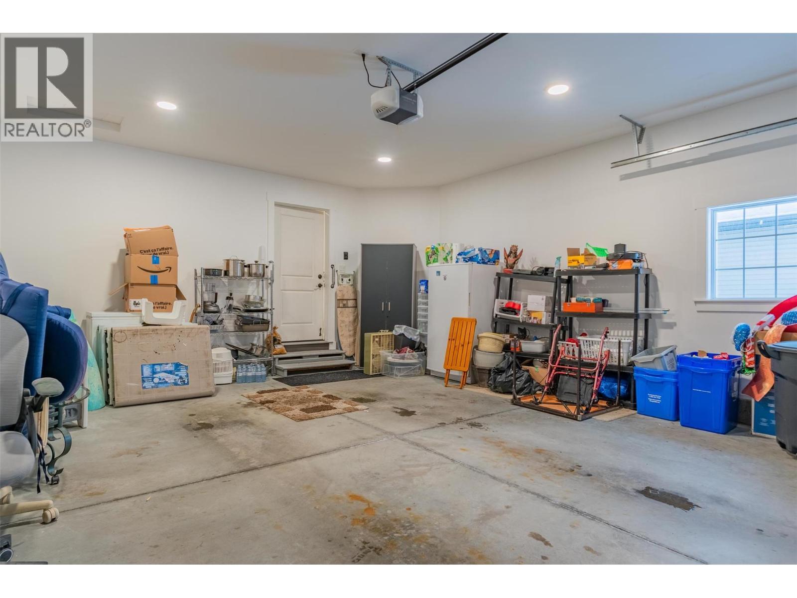 105 Mountainside Drive, Fruitvale, BC - Indoor Photo Showing Garage