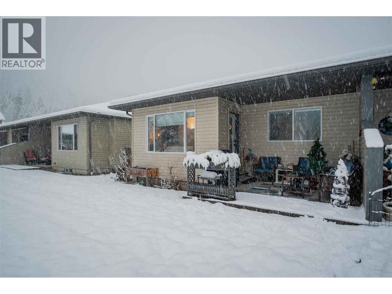 105 Mountainside Drive, Fruitvale, BC - Outdoor