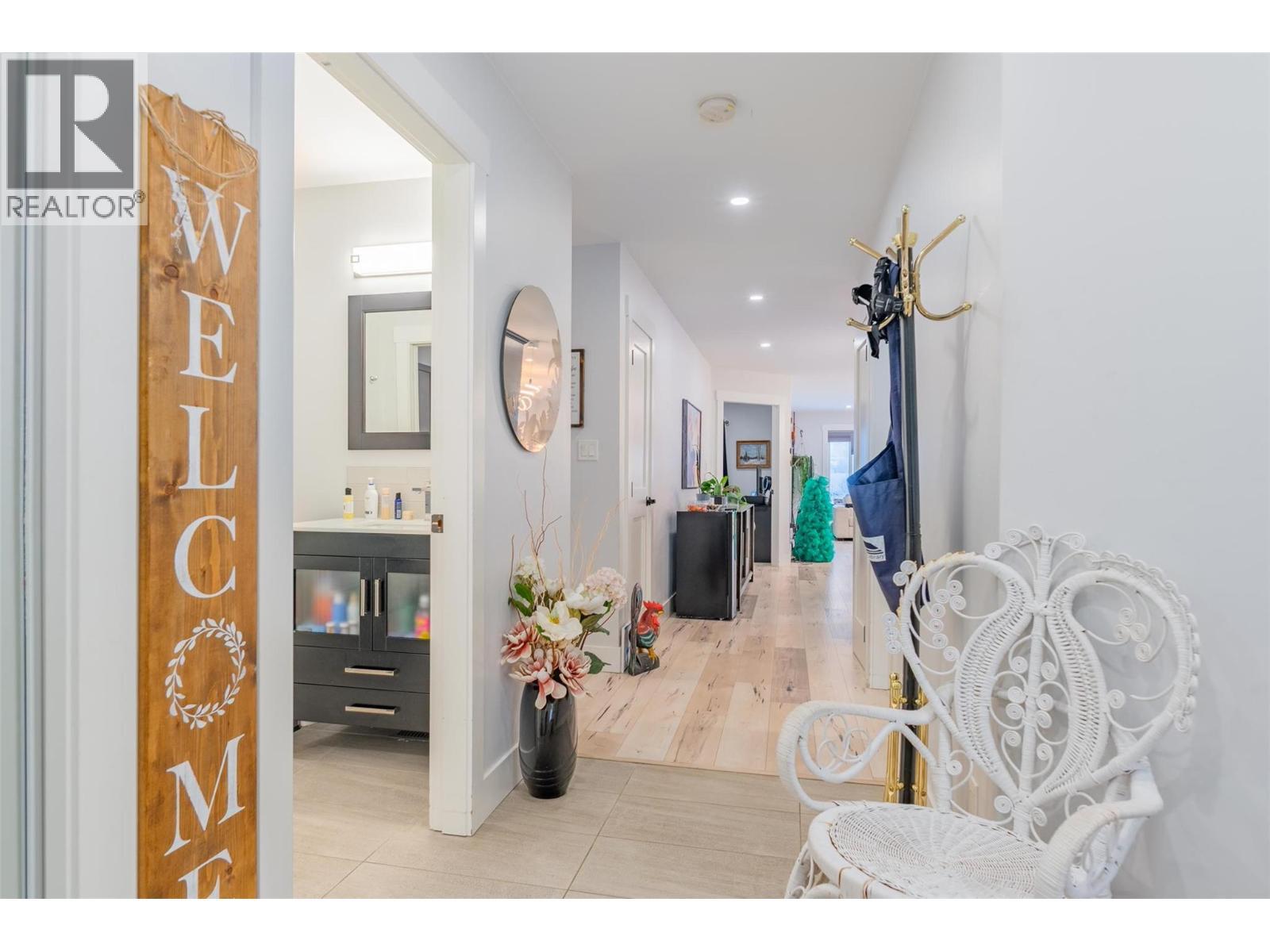 105 Mountainside Drive, Fruitvale, BC - Indoor Photo Showing Other Room