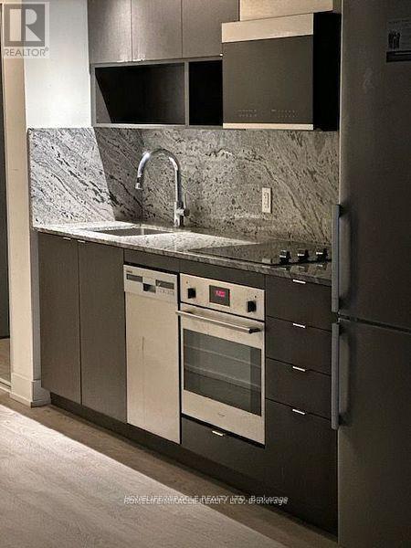 315 - 9 Mabelle Avenue, Toronto, ON - Indoor Photo Showing Kitchen