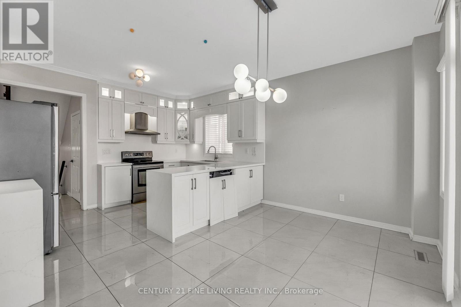 3 Sailwind Road, Brampton, ON - Indoor Photo Showing Kitchen With Upgraded Kitchen