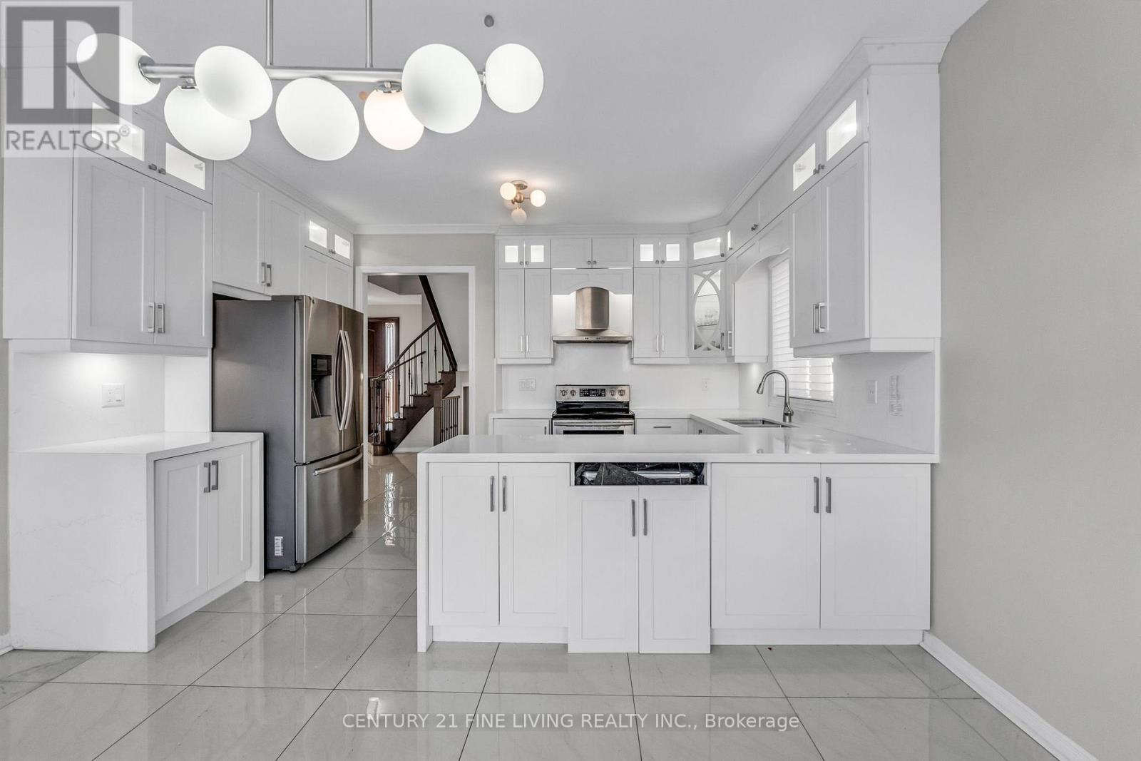 3 Sailwind Road, Brampton, ON - Indoor Photo Showing Kitchen