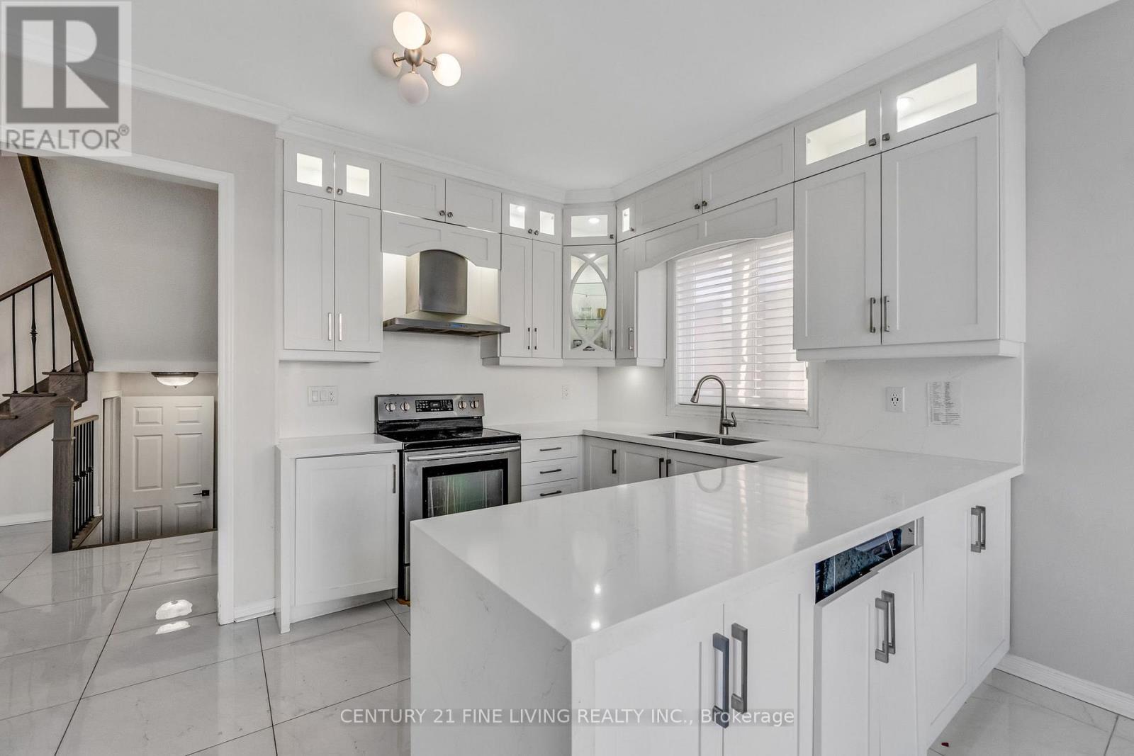 3 Sailwind Road, Brampton, ON - Indoor Photo Showing Kitchen With Double Sink With Upgraded Kitchen