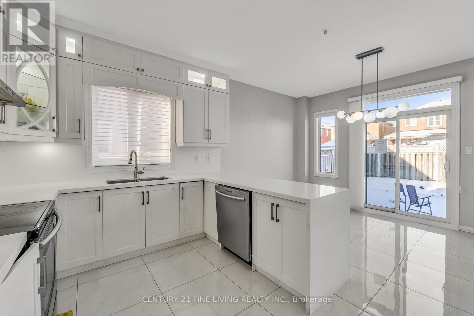 3 Sailwind Road, Brampton, ON - Indoor Photo Showing Kitchen With Double Sink