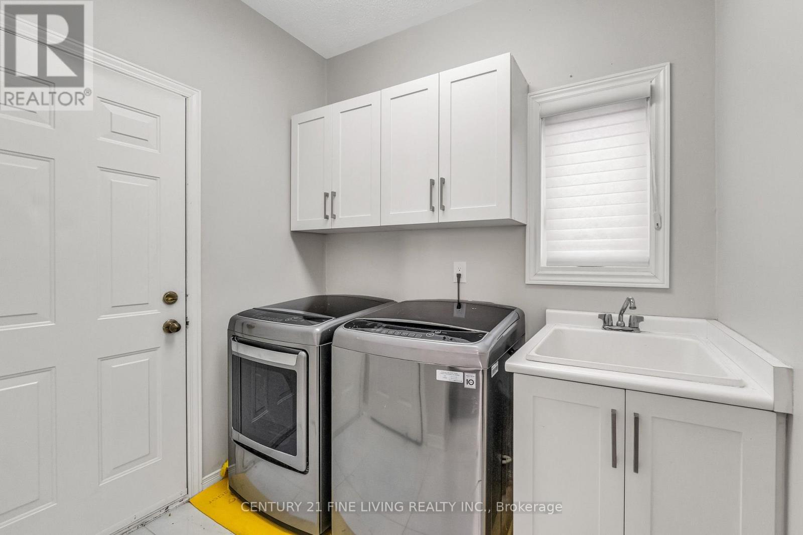 3 Sailwind Road, Brampton, ON - Indoor Photo Showing Laundry Room