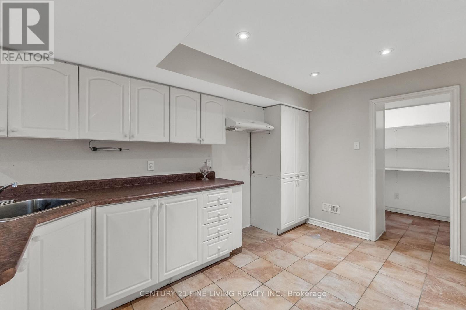 3 Sailwind Road, Brampton, ON - Indoor Photo Showing Kitchen