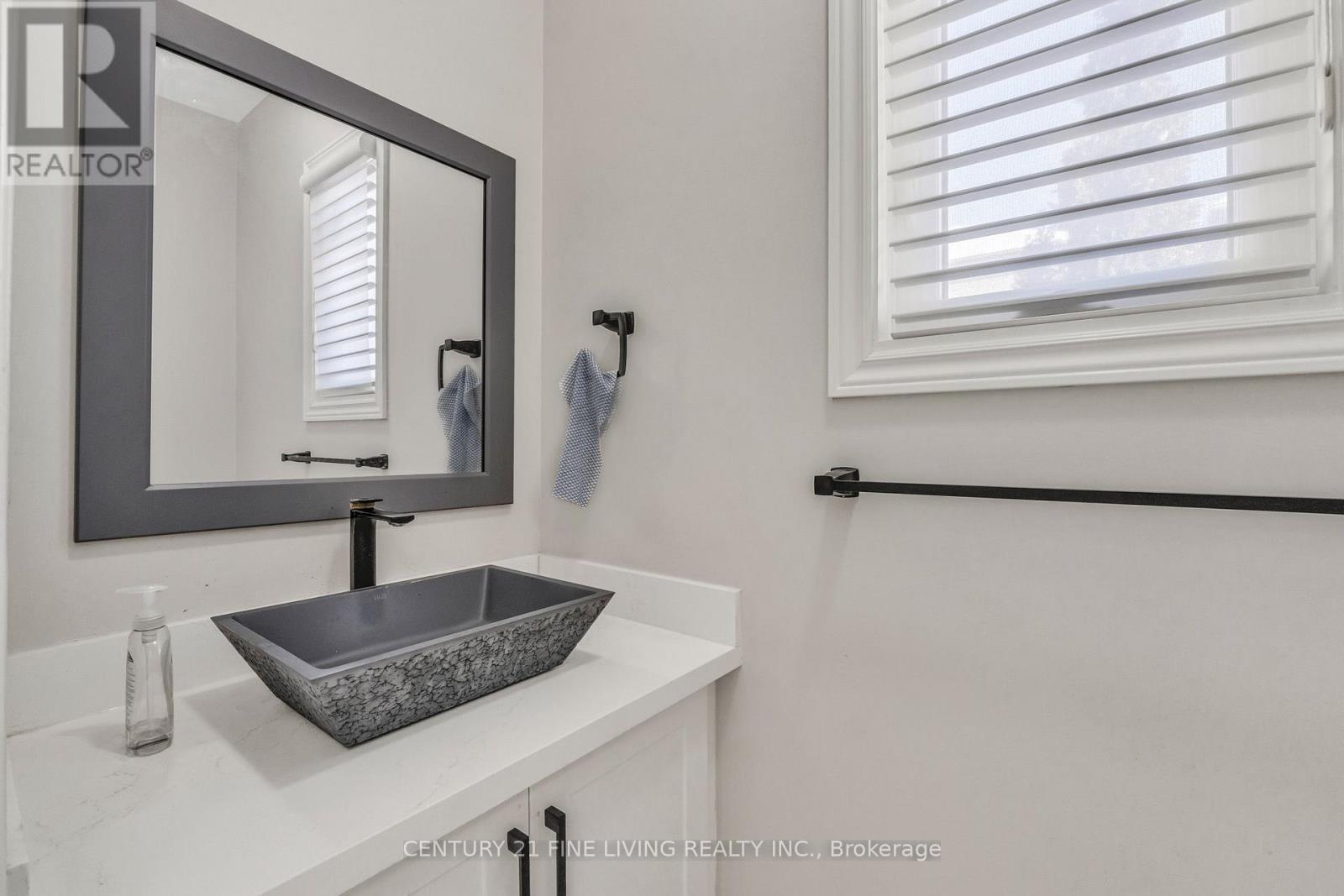 3 Sailwind Road, Brampton, ON - Indoor Photo Showing Bathroom