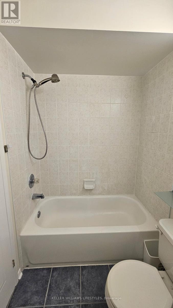 245 - 23 Observatory Lane, Richmond Hill (Harding), ON - Indoor Photo Showing Bathroom