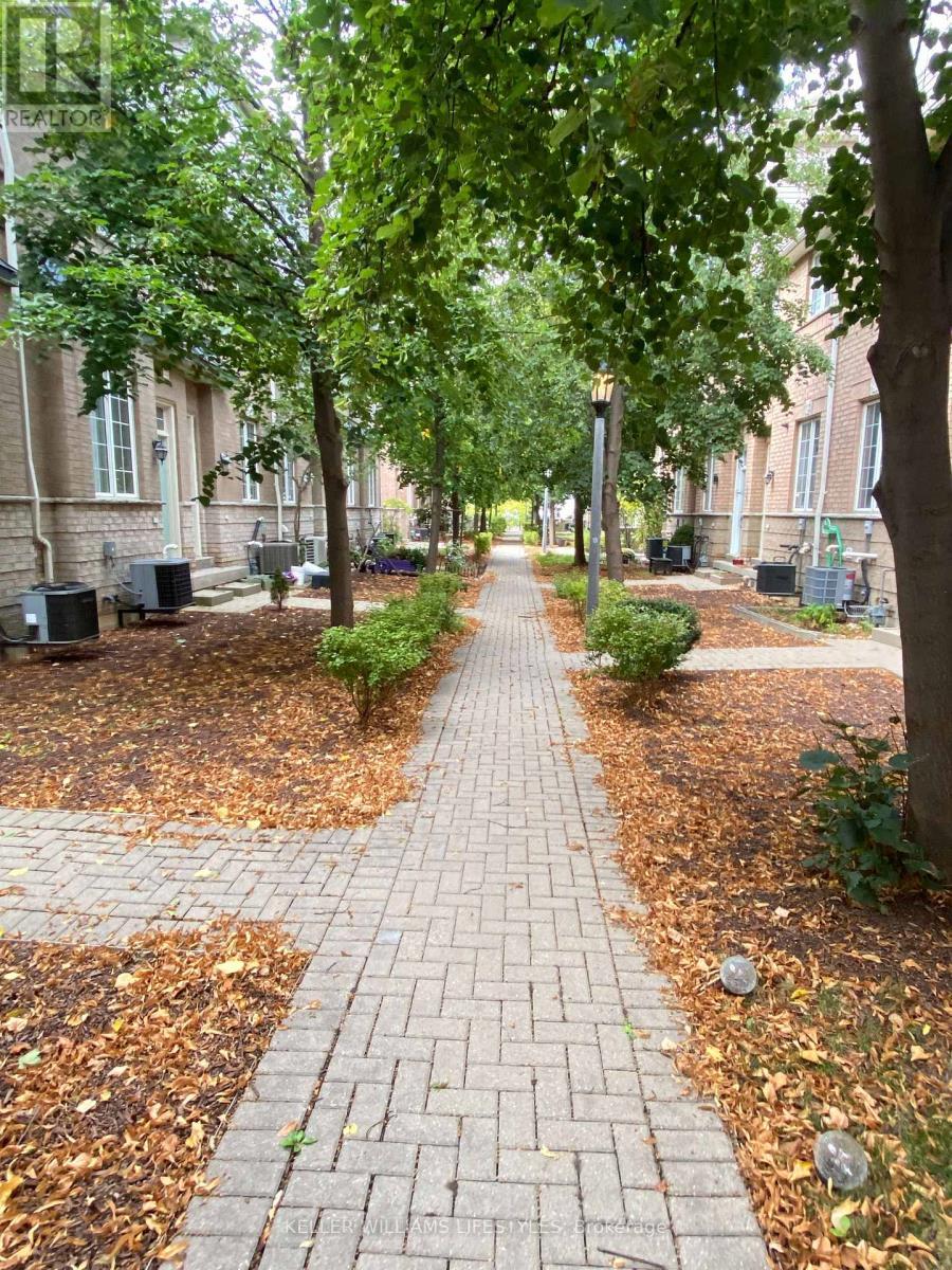 245 - 23 Observatory Lane, Richmond Hill (Harding), ON - Outdoor