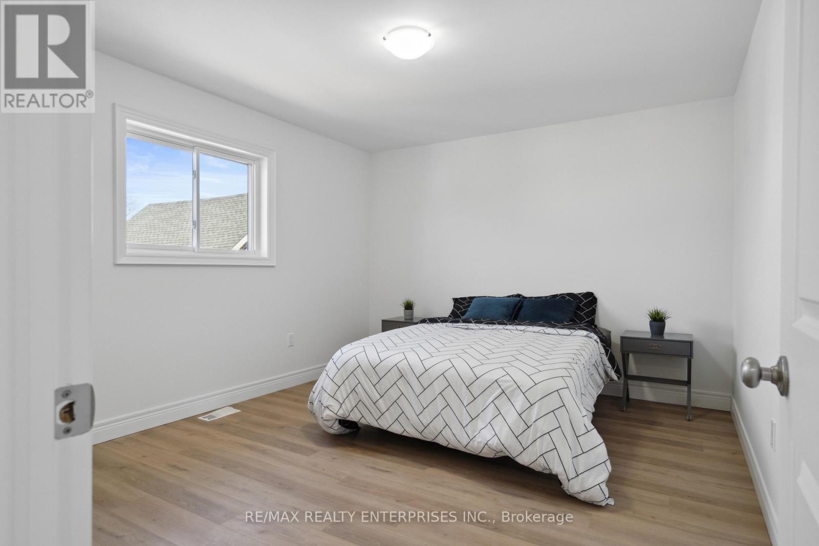 40 Mcmaster Avenue, Welland (Welland Downtown), ON - Indoor Photo Showing Bedroom