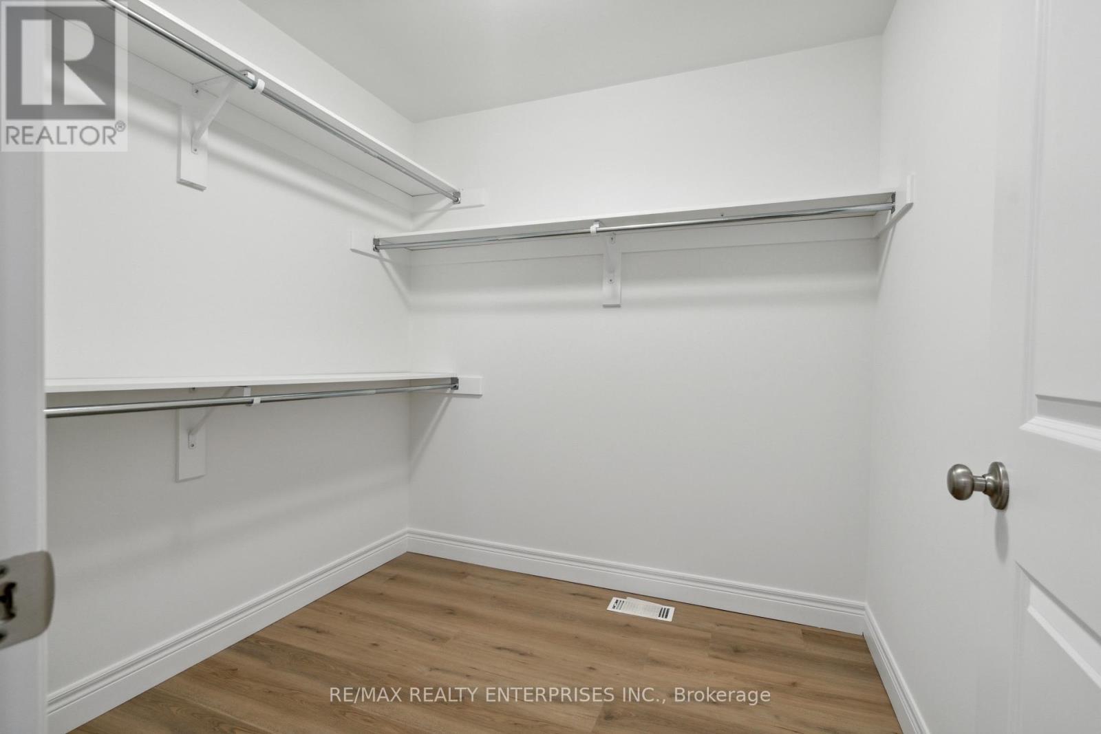 40 Mcmaster Avenue, Welland (Welland Downtown), ON - Indoor With Storage