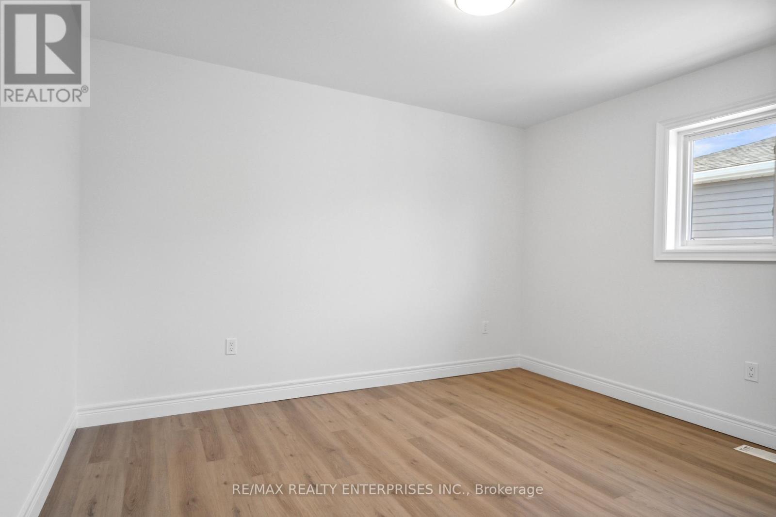 40 Mcmaster Avenue, Welland (Welland Downtown), ON - Indoor Photo Showing Other Room