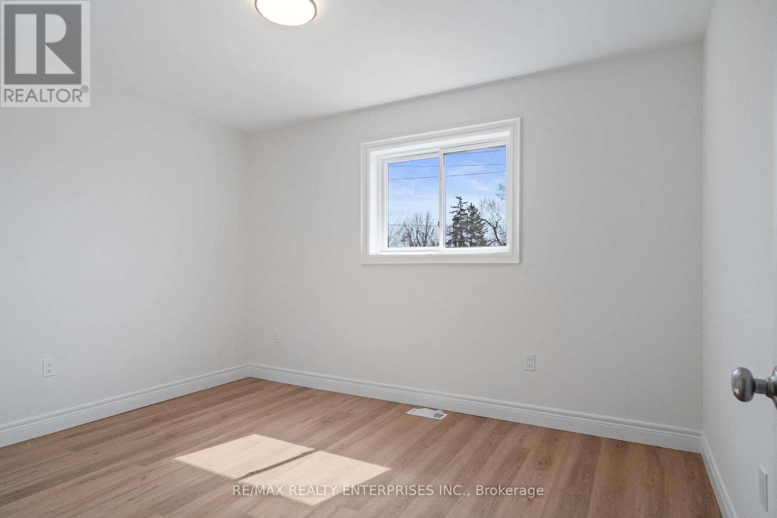 40 Mcmaster Avenue, Welland (Welland Downtown), ON - Indoor Photo Showing Other Room