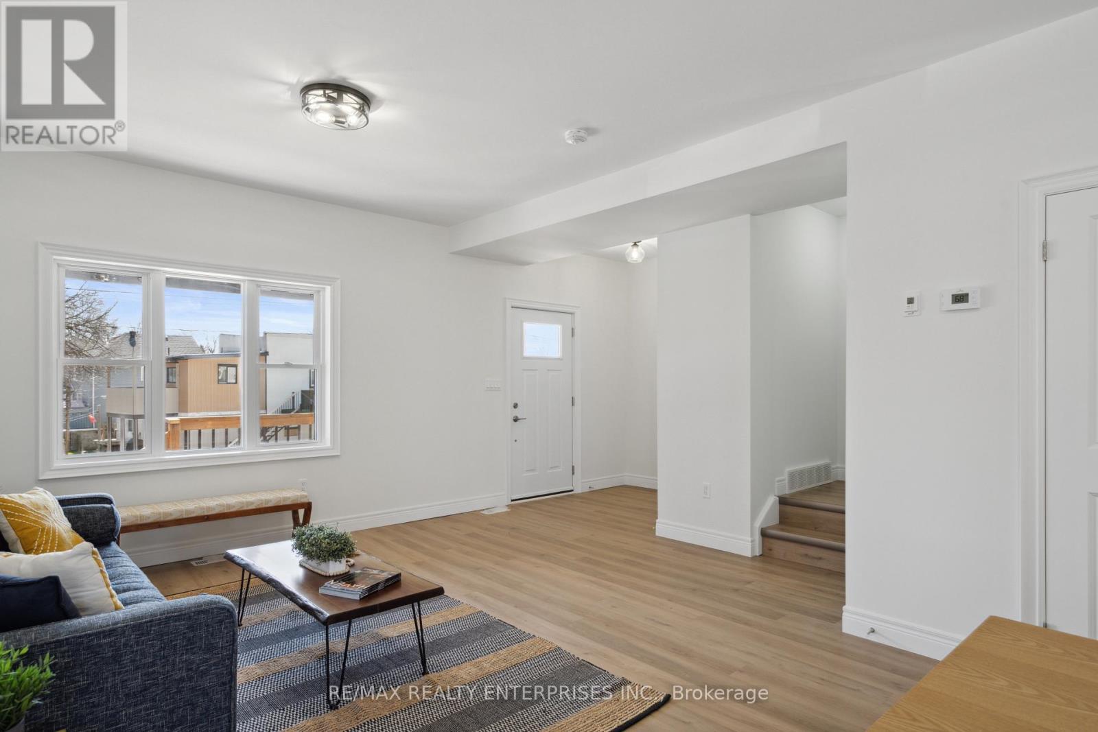 40 Mcmaster Avenue, Welland (Welland Downtown), ON - Indoor Photo Showing Living Room