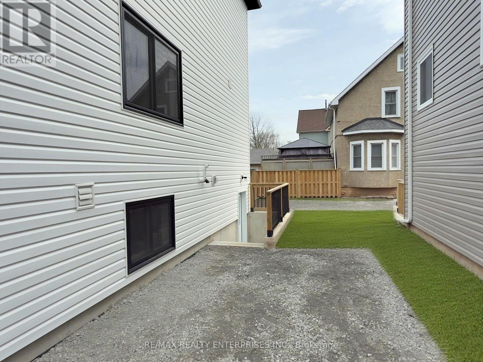 40 Mcmaster Avenue, Welland (Welland Downtown), ON - Outdoor With Exterior