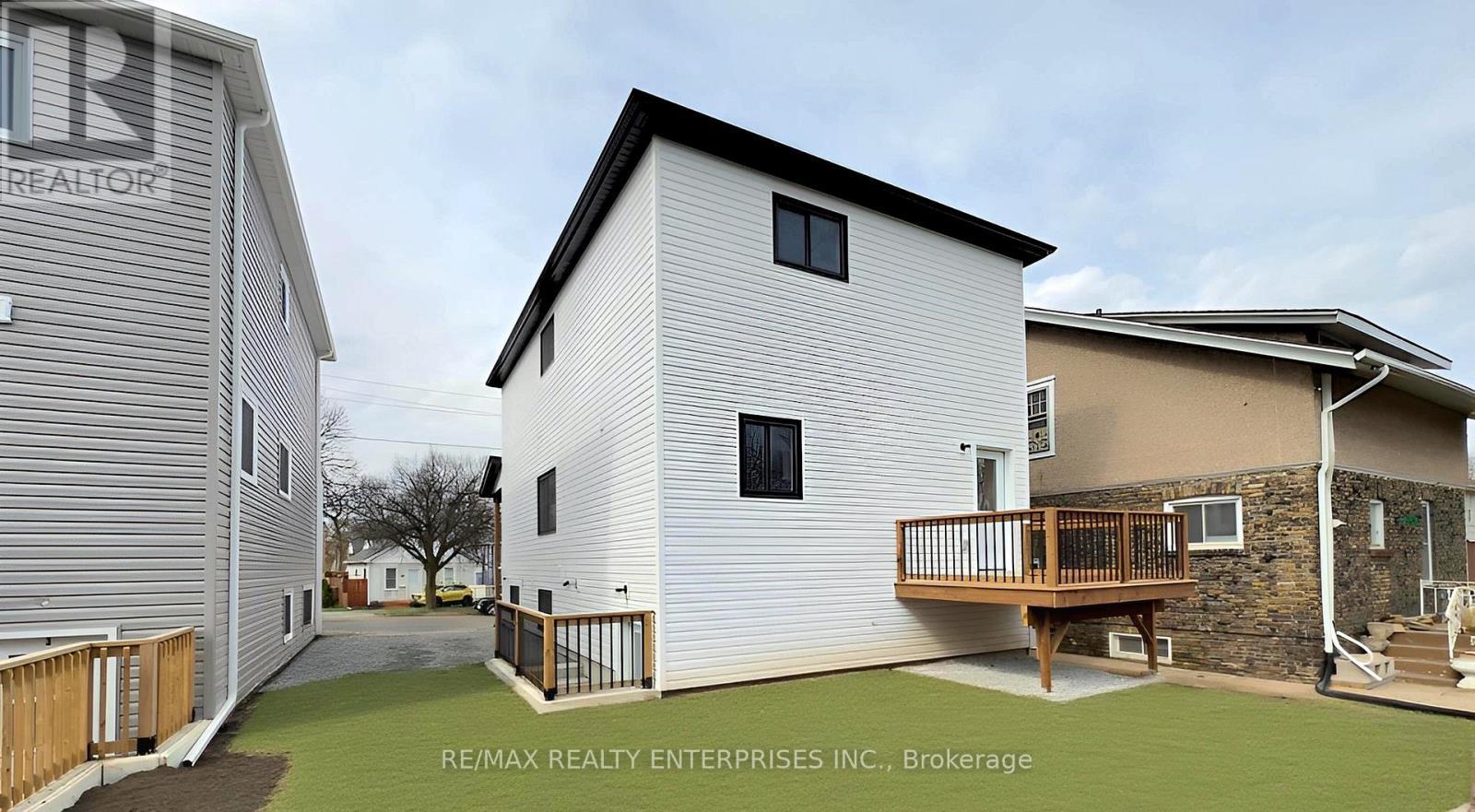 40 Mcmaster Avenue, Welland (Welland Downtown), ON - Outdoor With Exterior