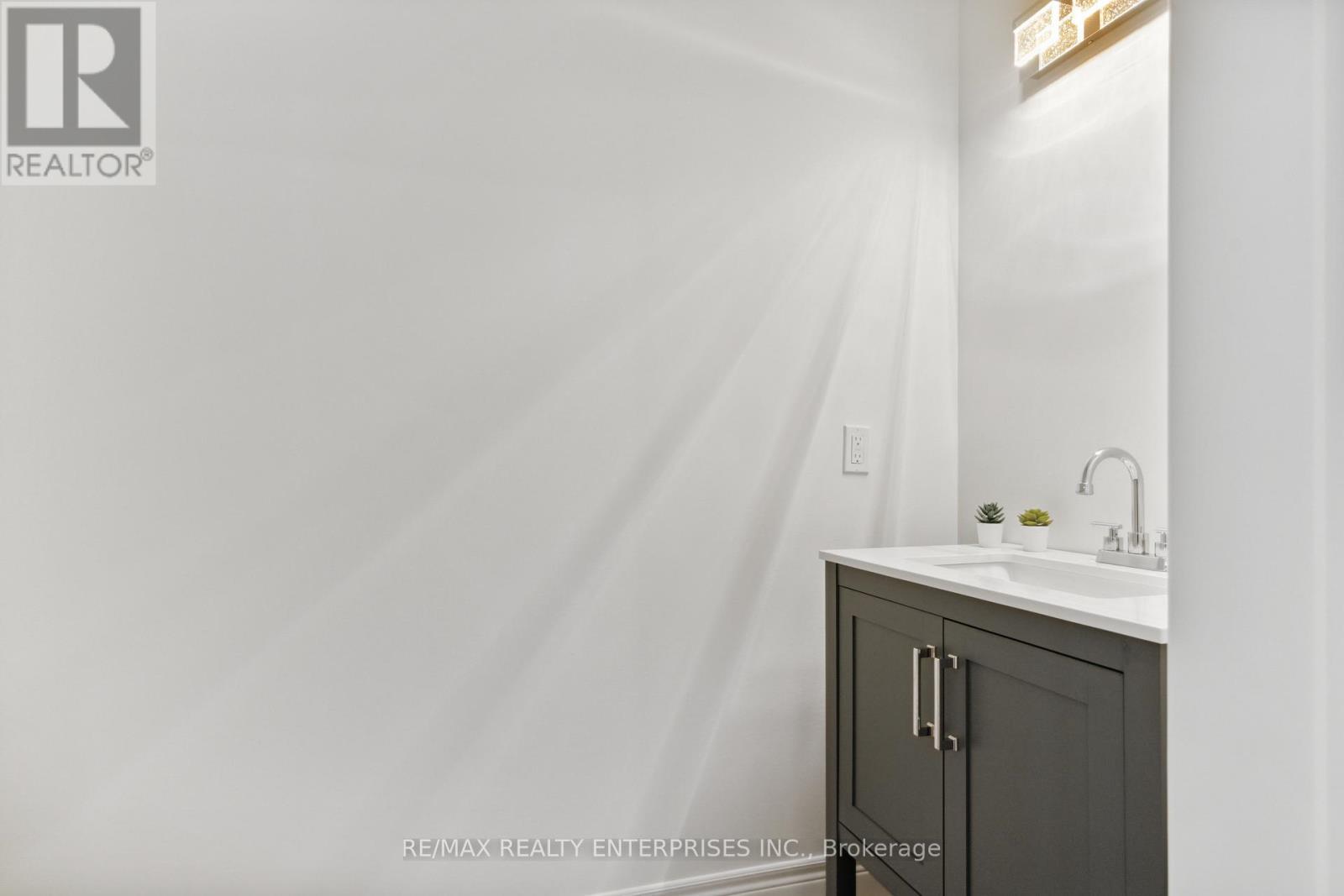 40 Mcmaster Avenue, Welland (Welland Downtown), ON - Photo Showing Bathroom