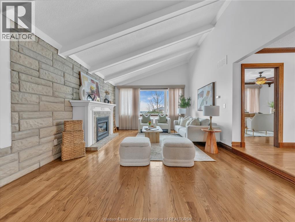 3 Beth Crescent, Leamington, ON - Indoor Photo Showing Living Room With Fireplace