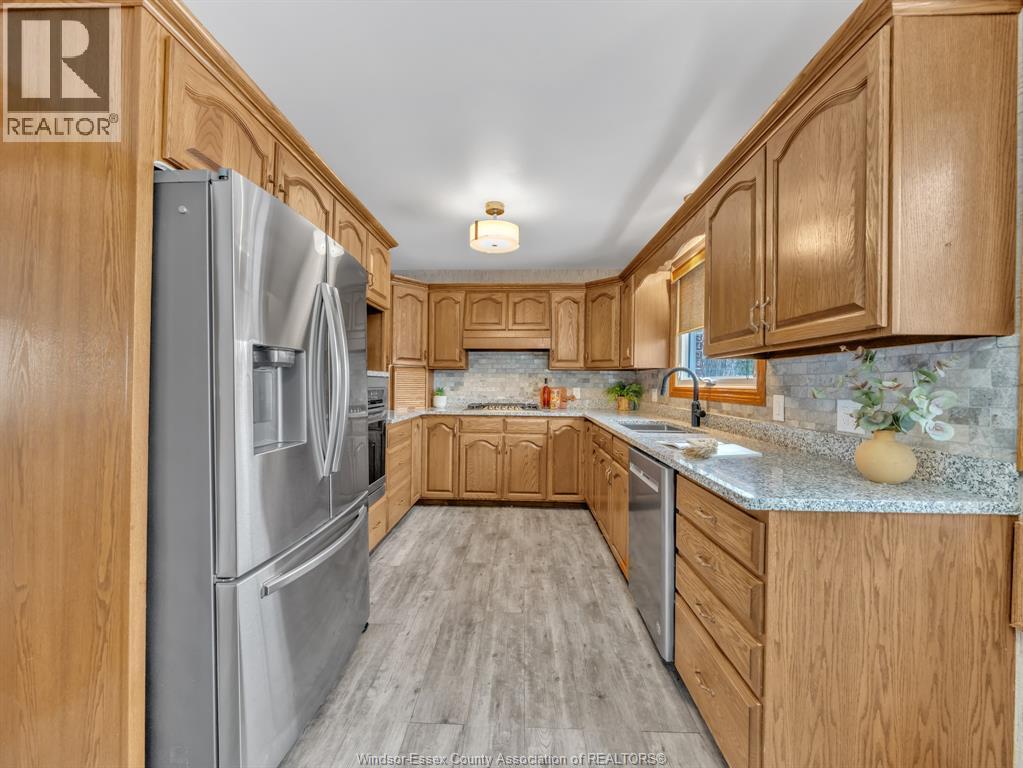 3 Beth Crescent, Leamington, ON - Indoor Photo Showing Kitchen