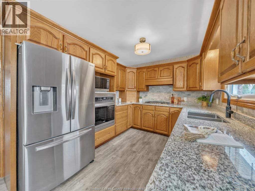 3 Beth Crescent, Leamington, ON - Indoor Photo Showing Kitchen With Double Sink