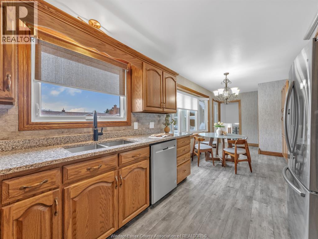 3 Beth Crescent, Leamington, ON - Indoor Photo Showing Kitchen With Double Sink