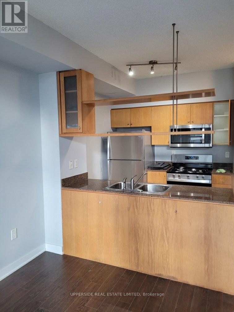 306 - 9 Spadina Avenue, Toronto, ON - Indoor Photo Showing Kitchen With Double Sink