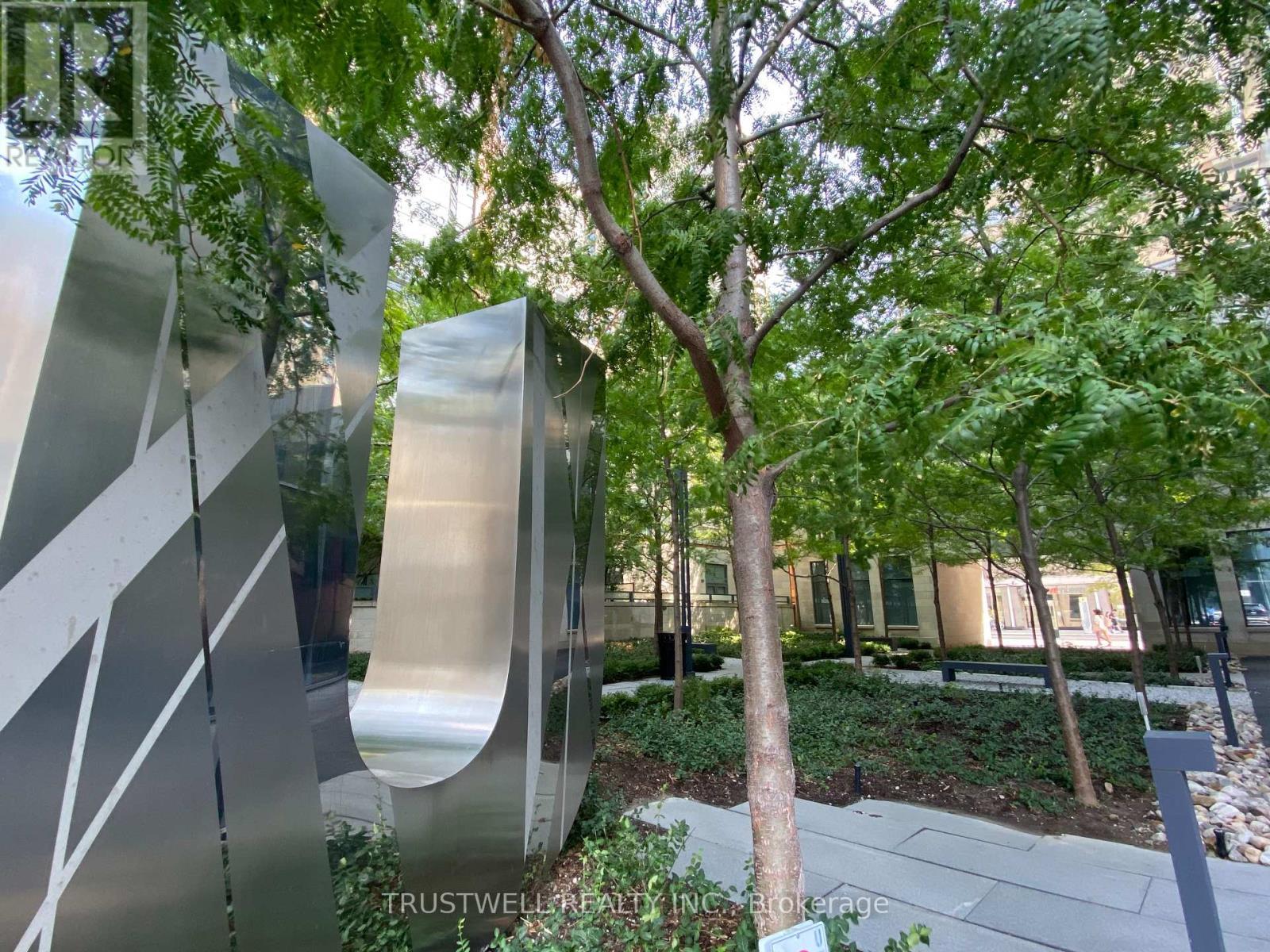 2404 - 1080 Bay Street, Toronto, ON - Outdoor