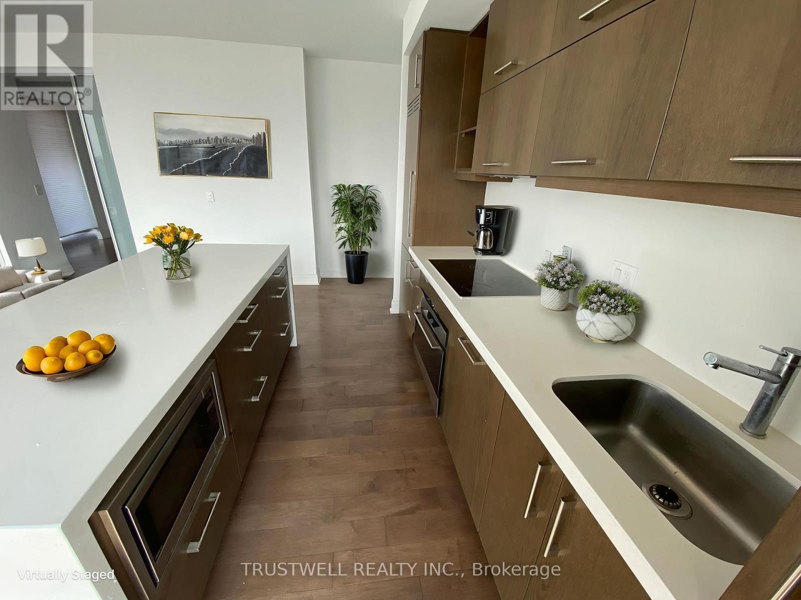 2404 - 1080 Bay Street, Toronto, ON - Indoor Photo Showing Kitchen