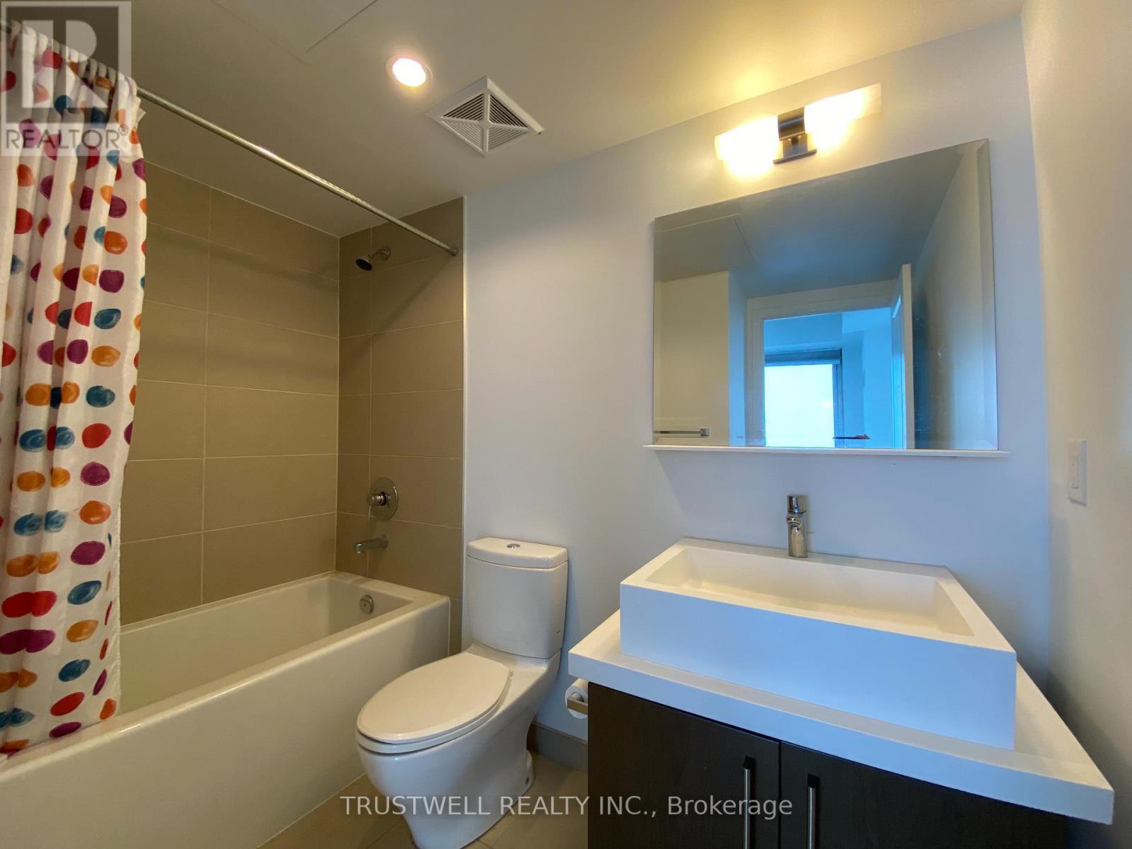2404 - 1080 Bay Street, Toronto, ON - Indoor Photo Showing Bathroom